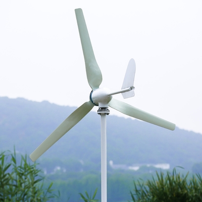 Windkraftanlagen: fortgeschrittene Hybrid-Wind- und Solarenergiesysteme für die Heimatenergieerzeugung