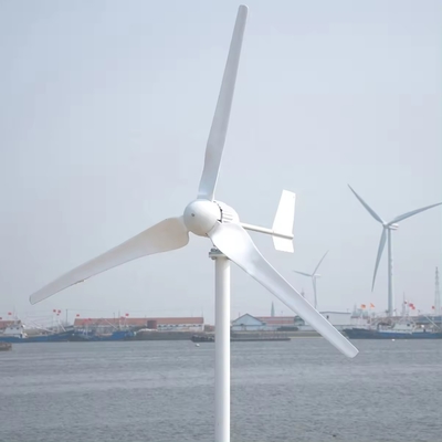 Windkraftanlagen: fortgeschrittene Hybrid-Wind- und Solarenergiesysteme für die Heimatenergieerzeugung