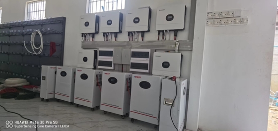 10.24 kWh-30 kwh Solarspeicherbatterie Lithium-Ionen-Ausgangsleistung für die Netzanbindung